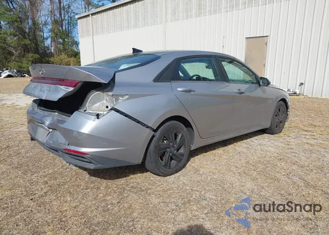 2021 Hyundai Elantra Sel z USA, uszkodzony, nr VIN 5NPLM4AG1MH000957